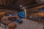 River Joy Lodge: Basement Master Bedroom